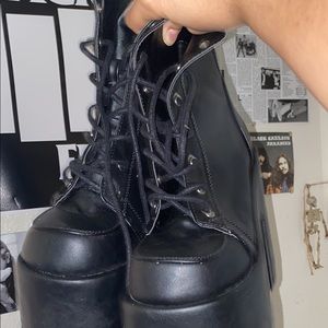 Demonia shoes size 7